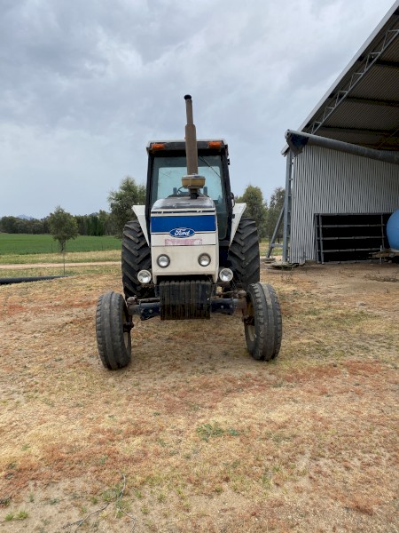 Ford 8401 tractor