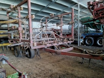 Air Seeder With Versatile Bar and Simplicity Box