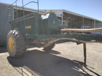 Air Seeder With Versatile Bar and Simplicity Box