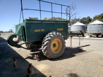 Air Seeder With Versatile Bar and Simplicity Box