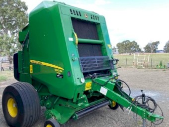 John Deere 460M Round Baler