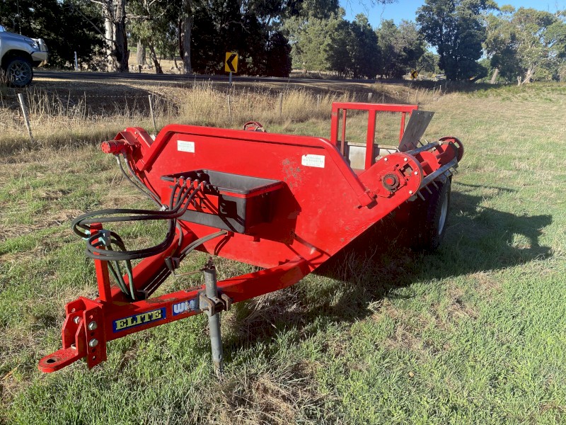 WMI Elite Hay Feeder