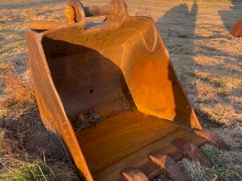 Komatsu PC300-3 Excavator