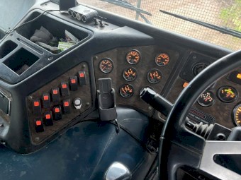 2001 Kenworth K104