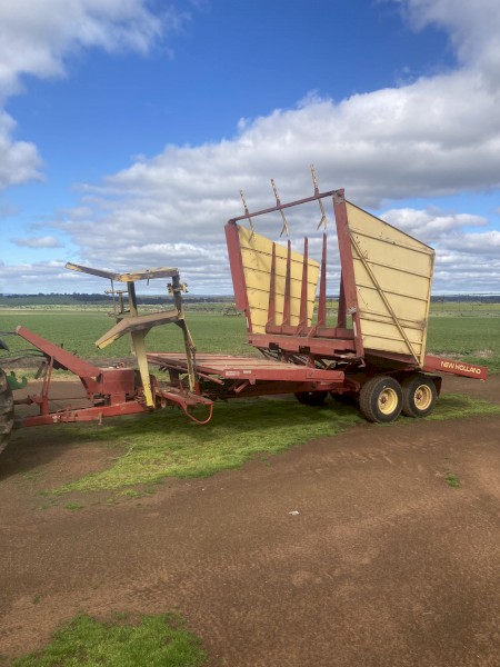 New Holland 1038 Balewagon