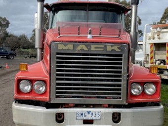 2004 Trident Mack & trailer