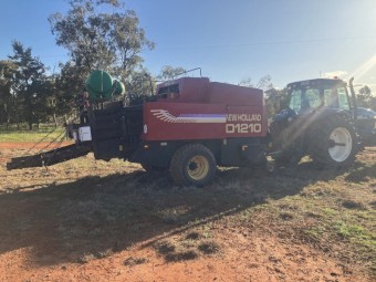 New Holland D1210S Baler