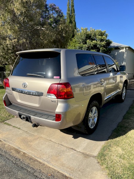 2014 Toyota Landcruiser Sahara Wagon