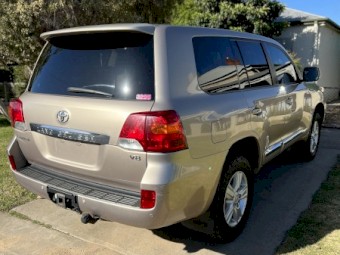 2014 Toyota Landcruiser Sahara Wagon
