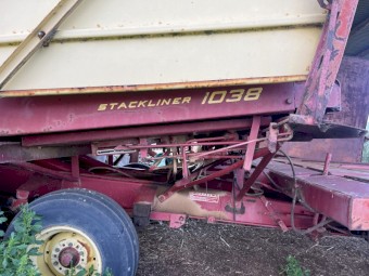 New Holland Stackliner 1038 Bale wagon