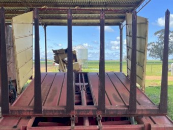 New Holland Stackliner 1038 Bale wagon