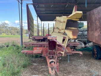 New Holland Stackliner 1038 Bale wagon