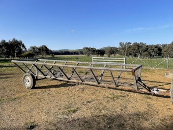 Hay feeder/trailer