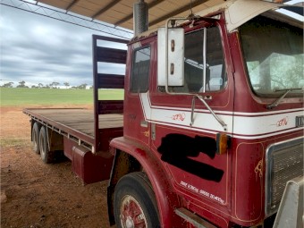 International ACCO 1950C Tray Truck