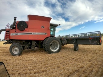 Massey Ferguson 9790 header w/ 5100 front