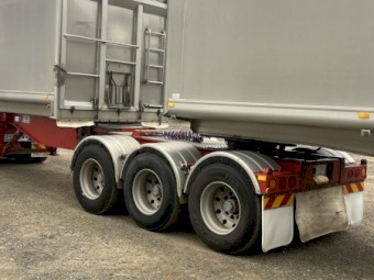 2001 Barry Stoodley B Double Tippers