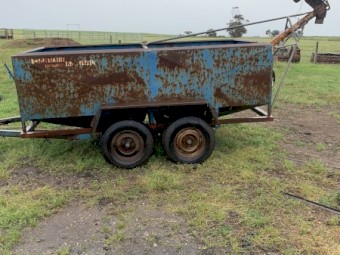 twin bin trailing sheep feeder