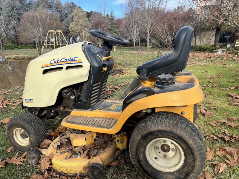 2008 Cub Cadet LT 1042 Hydrostatic Ride on Lawnmower