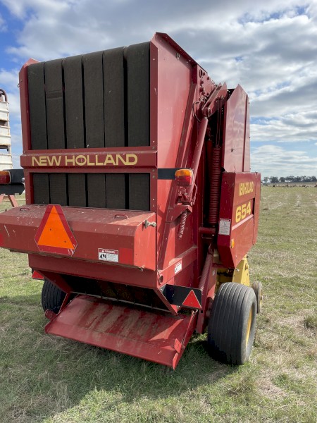 New Holland  654 Round Baler