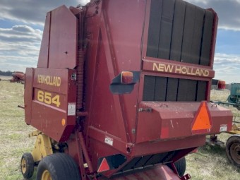 New Holland  654 Round Baler