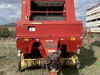 New Holland  654 Round Baler