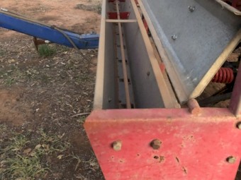 511 International Combine with Johns Undercarriage