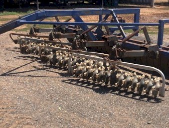 511 International Combine with Johns Undercarriage