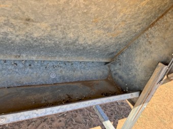 Old Advantage Cattle Feeder