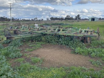 John Deere 30ft Chisel Plough
