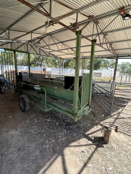 Down Under Sheep/Goat Handler