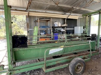 Down Under Sheep/Goat Handler