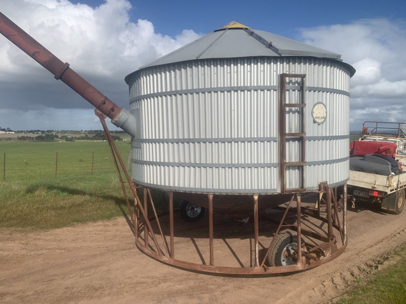 Ackland Field Bin with Auger Farm Tender