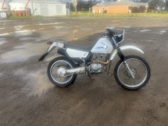 Suzuki DR200 