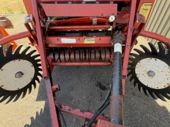 Gehl 1465 TDC Round Baler