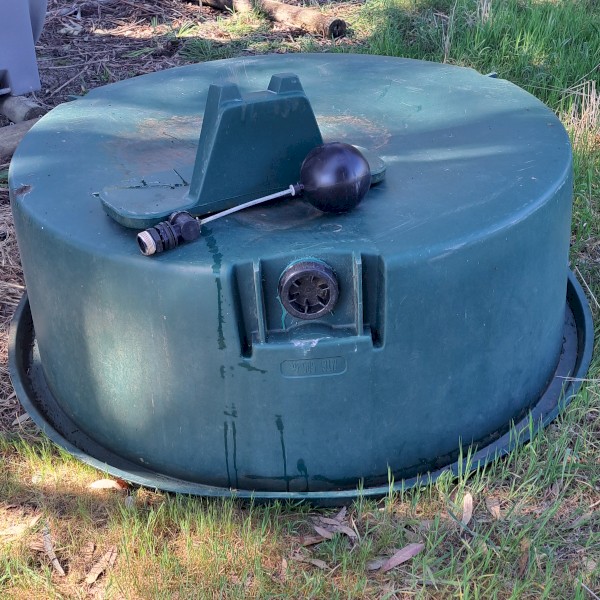 Polymaster MT6 600 litre trough