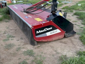 Macdon R216sp mower conditioner front