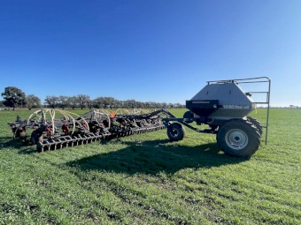 Flexicoil 10.5m Bar + 1330 air cart