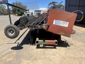 Phillips Pick up Front  13’ with trailer John Deere &amp; Case & with New front belts
