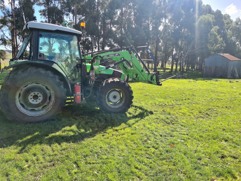 2016 Deutz Agrofarm 100G Tractor