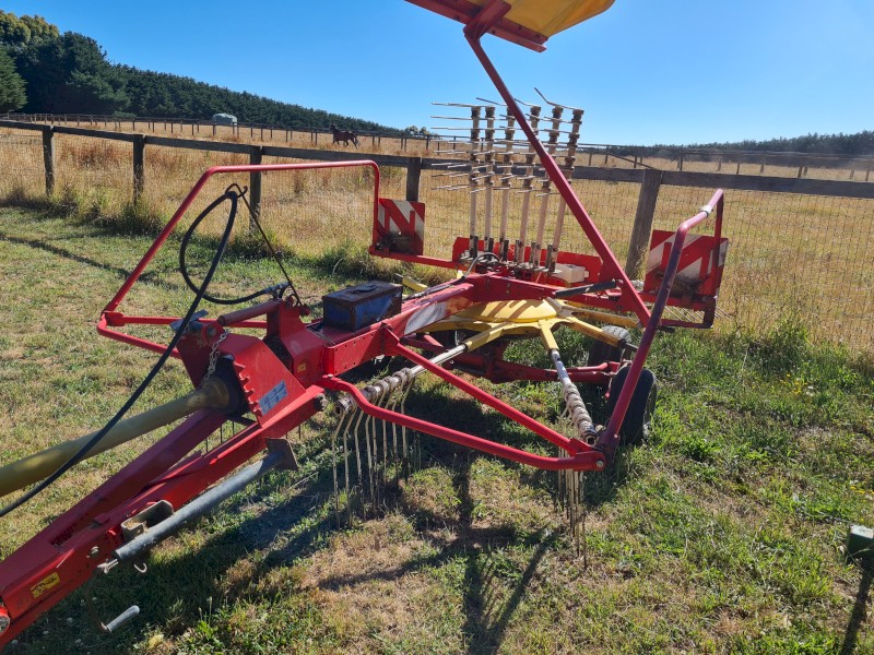Pottinger 461 Single Rotor Hay Rake