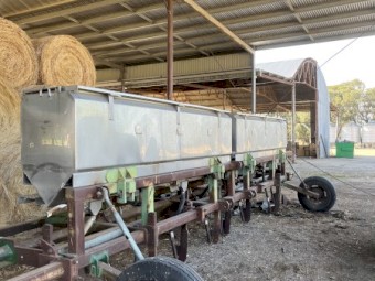 Fertilizer bar / Hiller