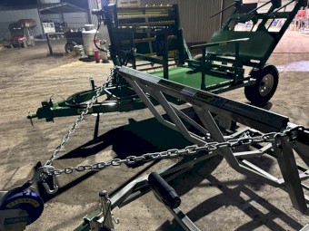 Square bale and round bale feeder Elsworth