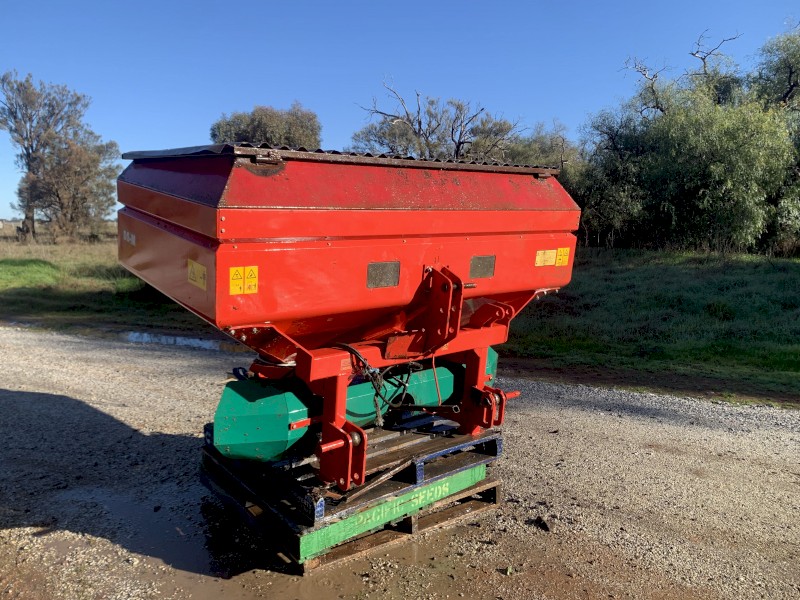 fertiliser spreader