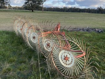 Agris 3 point linkage hay rake