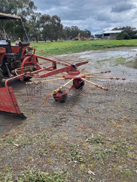 International RS 310 D 3pl Rotary Hay Rake.