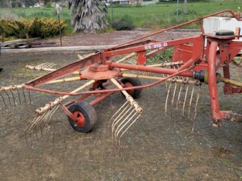 International RS 310 D 3pl Rotary Hay Rake.