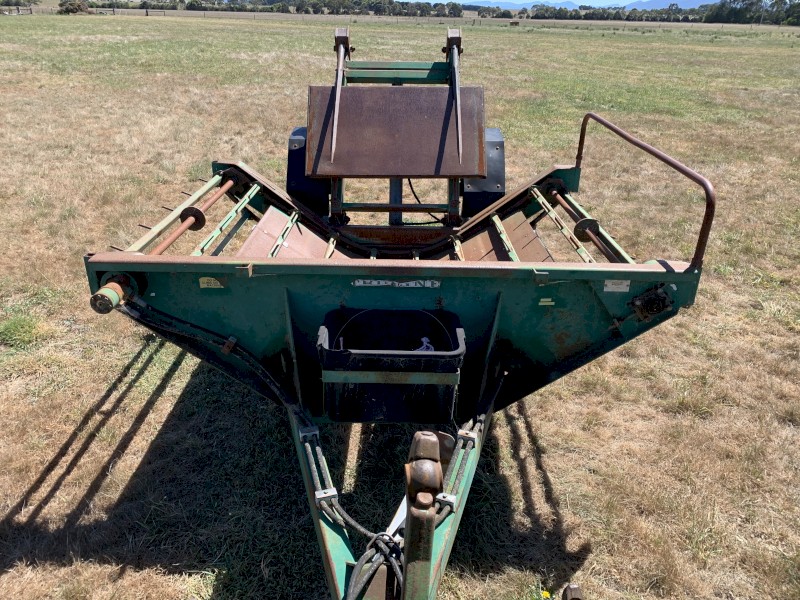 Twin bale Hay Feeder
