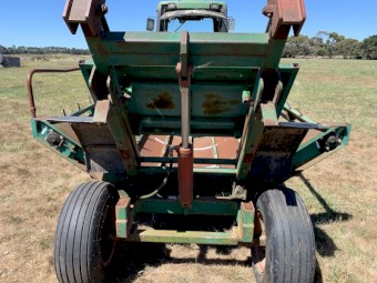 Twin bale Hay Feeder