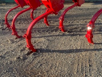 HEAVY DUTY MF chisel plough ripper 