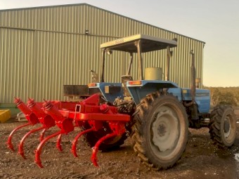 HEAVY DUTY MF chisel plough ripper 